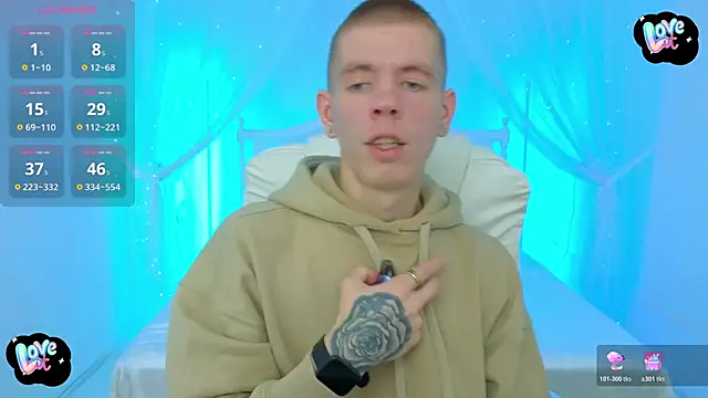 Cristian  Dior online show from October 24, 5:34 pm