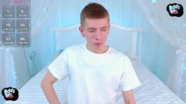 Cristian  Dior online show from February 26, 6:41 pm