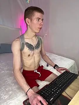 Cristian  Dior online show from February 22, 9:33 am