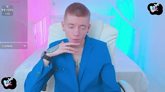 Cristian  Dior online show from February 7, 10:07 pm