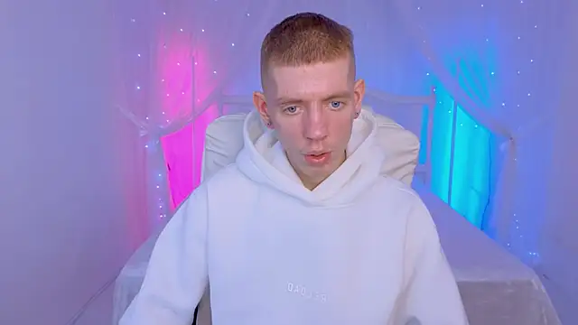 Cristian  Dior online show from November 29, 1:44 pm