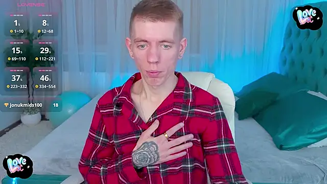 Cristian  Dior online show from December 13, 8:04 pm