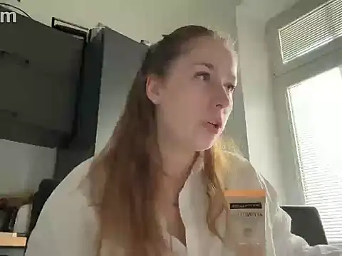Snapshot of Nicole_Wallker chatting on October 28, 8:13 am Nicole Wallker online show from October 28, 8:13 am