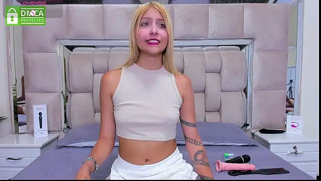 Snapshot of daniiela_beteche777 chatting on November 13, 12:31 pm daniiela beteche777 online show from November 13, 12:31 pm