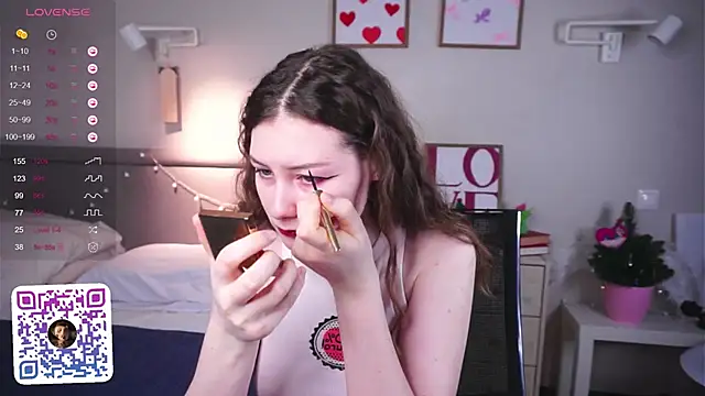 Snapshot of MegganKinson chatting on February 27, 5:29 am MegganKinson online show from February 27, 5:29 am