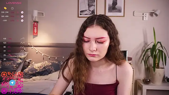 Snapshot of MegganKinson chatting on February 11, 5:40 am MegganKinson online show from February 11, 5:40 am