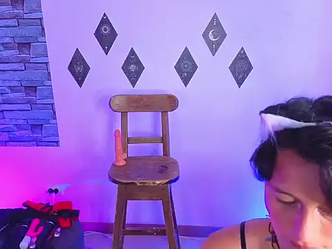 Snapshot of kasandraandsilvii chatting on October 31, 2:35 pm kasandraandsilvii online show from October 31, 2:35 pm