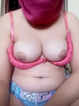 Snapshot of Majoudabar chatting on November 7, 8:30 am Majoudabar online show from November 7, 8:30 am