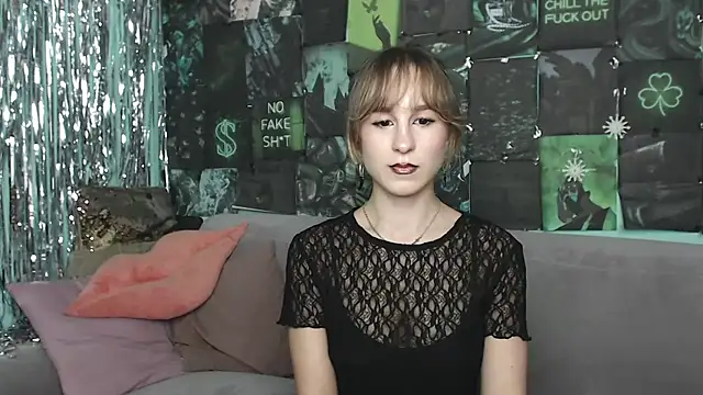 Snapshot of AlishaKellyi chatting on October 26, 5:41 am AlishaKellyi online show from October 26, 5:41 am