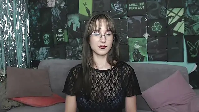 Snapshot of AlishaKellyi chatting on December 1, 5:52 am AlishaKellyi online show from December 1, 5:52 am