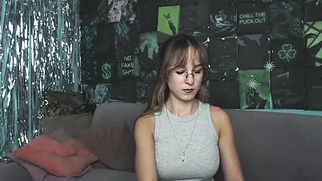 Snapshot of AlishaKellyi chatting on November 2, 5:34 am AlishaKellyi online show from November 2, 5:34 am