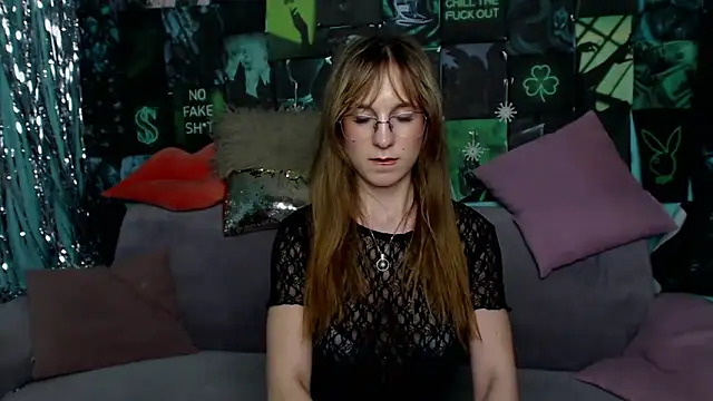 AlishaKellyi online show from April 4, 4:46 pm