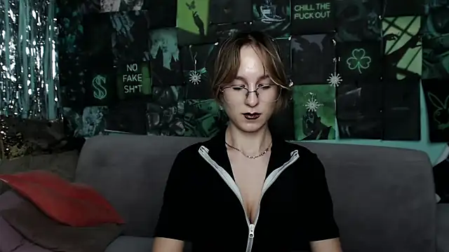 Snapshot of AlishaKellyi chatting on November 17, 5:50 pm AlishaKellyi online show from November 17, 5:50 pm