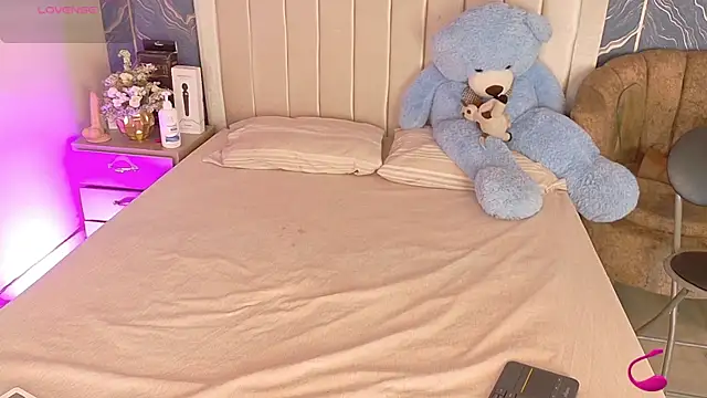 iam nicolle online show from November 20, 12:39 pm