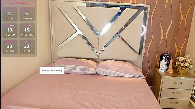 iam nicolle online show from November 6, 12:53 pm