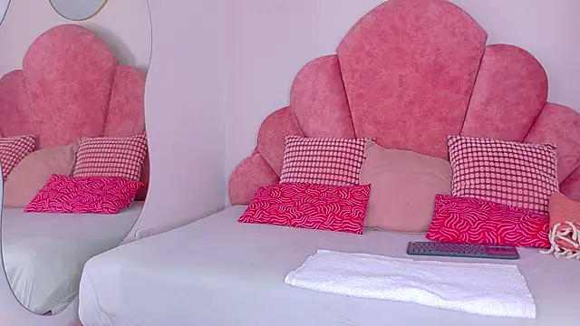 SeleneGibson   online show from February 23, 7:25 pm