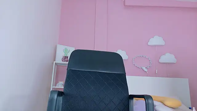 SeleneGibson   online show from March 6, 11:44 pm