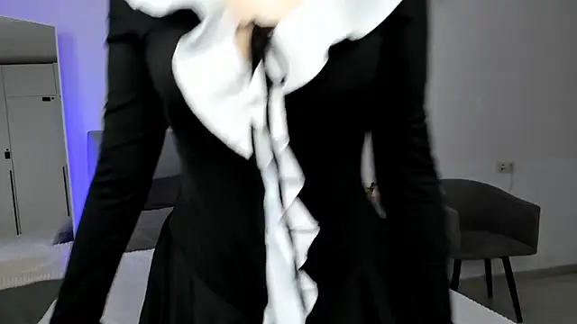 Camilla Rowen online show from November 13, 4:00 pm