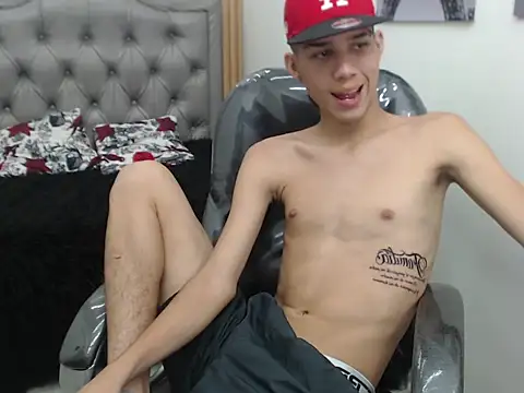 Snapshot of paul_ponce chatting on November 6, 12:20 pm paul ponce online show from November 6, 12:20 pm