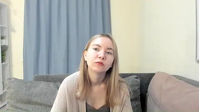 Snapshot of CathyHeximer chatting on December 15, 8:20 am CathyHeximer online show from December 15, 8:20 am