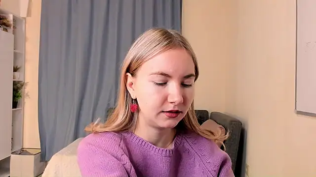 Snapshot of CathyHeximer chatting on December 1, 8:26 am CathyHeximer online show from December 1, 8:26 am