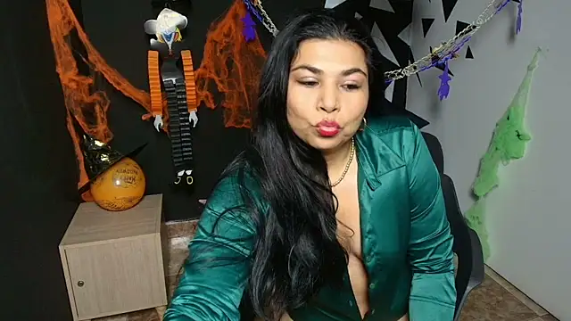 Snapshot of SashaCox_ chatting on October 23, 11:42 am SashaCox online show from October 23, 11:42 am