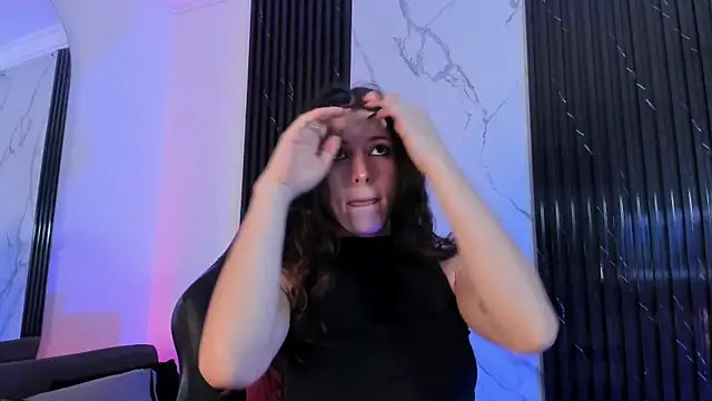 LolaMustaine  online show from November 7, 9:41 pm