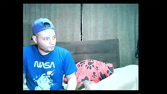 Snapshot of Bonnie_and_wizkhal chatting on October 27, 12:17 pm Bonnie and wizkhal online show from October 27, 12:17 pm