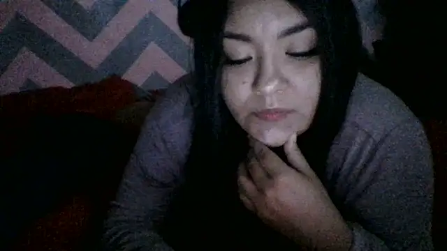 Snapshot of Jennifersbodyy chatting on December 17, 2:49 am Jennifersbodyy online show from December 17, 2:49 am