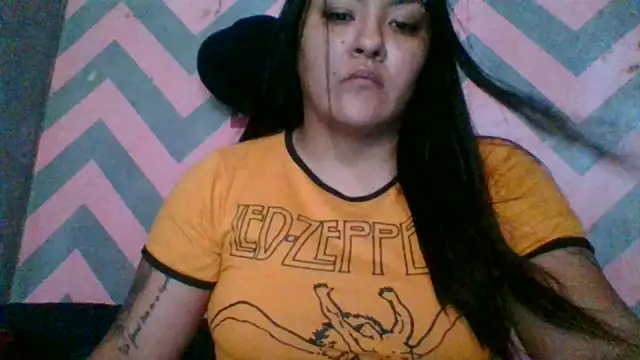 Snapshot of Jennifersbodyy chatting on November 4, 7:28 pm Jennifersbodyy online show from November 4, 7:28 pm