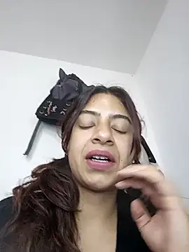 Lunatemptress4 online show from April 25, 1:36 pm