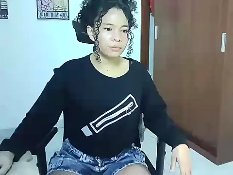 Gigi Scott  online show from December 23, 1:49 am