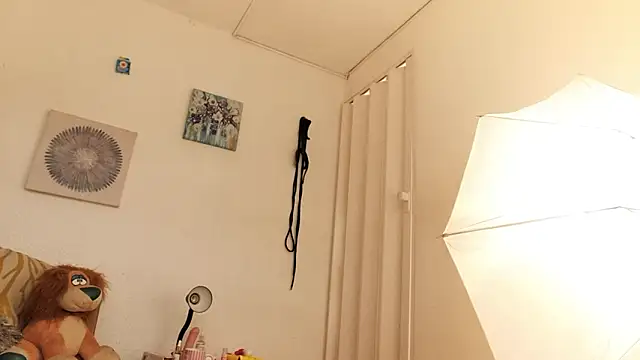 CarolineAikos online show from February 4, 1:17 pm