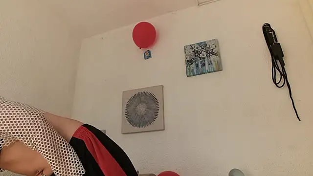 CarolineAikos online show from February 9, 1:20 pm