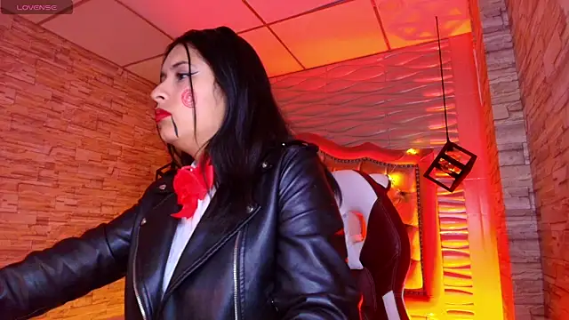 Roxanne Han online show from October 31, 6:26 pm