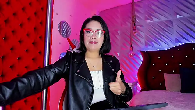 Roxanne Han online show from May 13, 12:12 pm