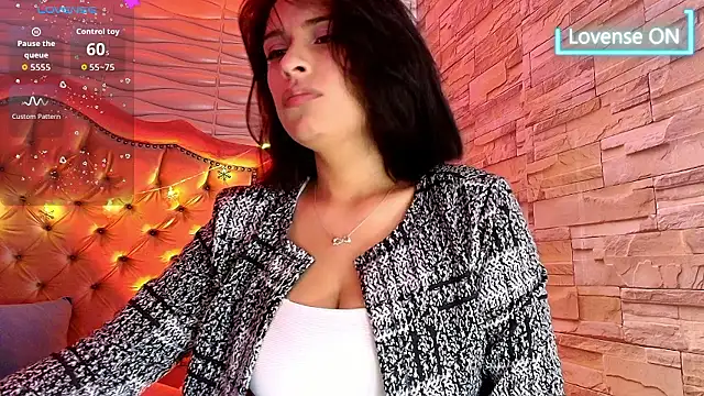 Roxanne Han online show from January 7, 11:48 am