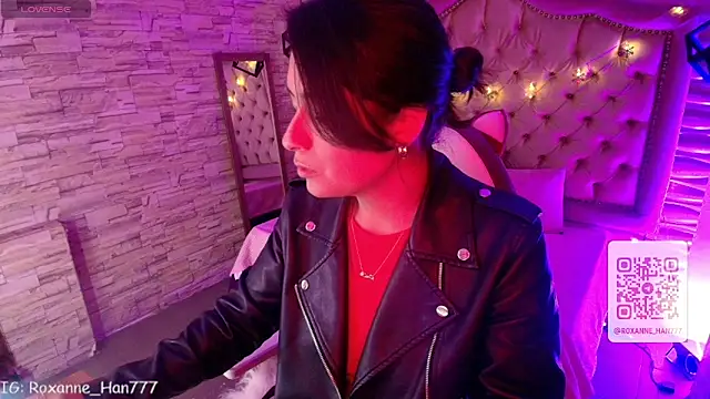 Roxanne Han online show from February 1, 2:54 am