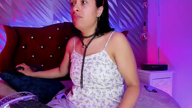 Snapshot of Roxanne_Han chatting on July 9, 12:37 pm Roxanne Han online show from July 9, 12:37 pm