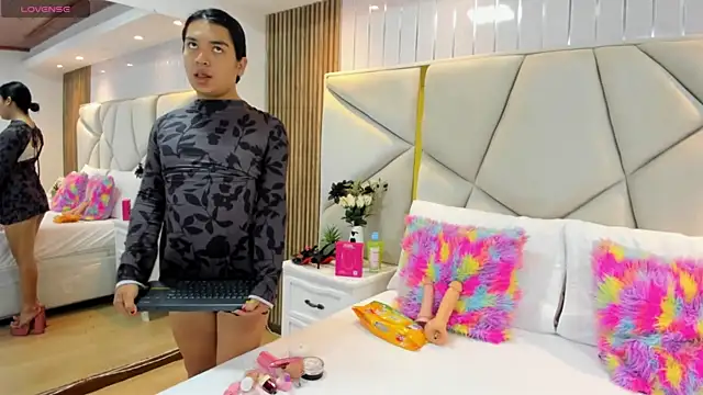 Snapshot of SweetKata_ chatting on December 21, 12:40 pm SweetKata online show from December 21, 12:40 pm