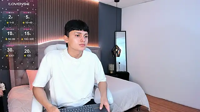 Snapshot of Maxii18_ chatting on November 14, 7:06 pm Maxii18 online show from November 14, 7:06 pm