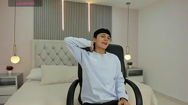 Snapshot of Maxii18_ chatting on December 3, 6:51 pm Maxii18 online show from December 3, 6:51 pm