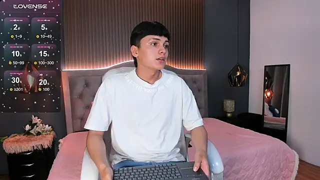 Snapshot of Maxii18_ chatting on November 13, 7:07 pm Maxii18 online show from November 13, 7:07 pm