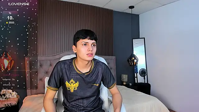 Snapshot of Maxii18_ chatting on November 15, 6:45 pm Maxii18 online show from November 15, 6:45 pm