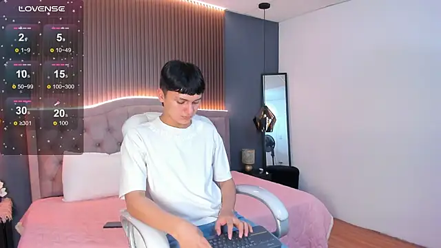 Snapshot of Maxii18_ chatting on November 7, 7:29 pm Maxii18 online show from November 7, 7:29 pm