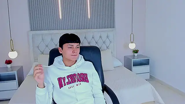 Snapshot of Maxii18_ chatting on December 2, 7:04 pm Maxii18 online show from December 2, 7:04 pm