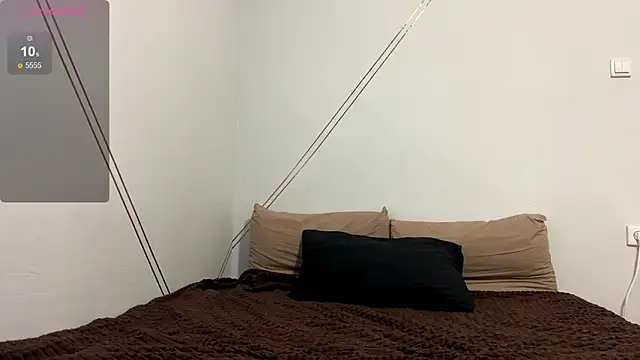 Snapshot of MoniShy chatting on November 4, 2:43 pm MoniShy online show from November 4, 2:43 pm