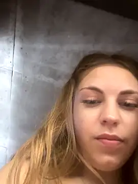 Snapshot of elliepixie chatting on November 18, 5:05 pm elliepixie online show from November 18, 5:05 pm