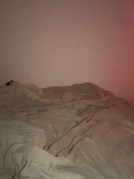 elliepixie online show from June 15, 4:01 am