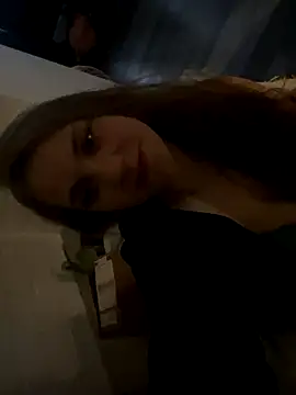 Snapshot of elliepixie chatting on October 22, 7:24 pm elliepixie online show from October 22, 7:24 pm